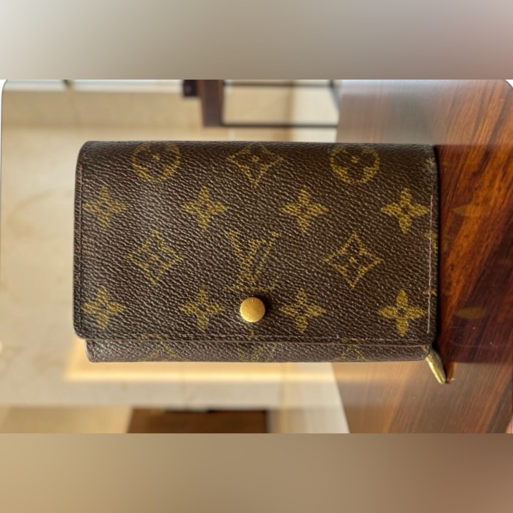 HP Louis Vuitton Monogram Leather Crossbody Small Snap Wallet